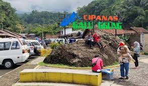 View deck galunggung tempat asik swafoto yang instagramable / selain itu, ada biaya tambahan yang harus anda bayarkan. Ini Alasan Wisatawan Berdatangan Ke Objek Wisata Gunung Galunggung Meski Pandemi Covid 19 Kabar Priangan Com Halaman 3