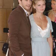 Now, it would be easy to interpret that advice as a statement about flash and glamour, but it's not. Jake Gyllenhaal Warum Findet Er Nicht Die Richtige Bunte De