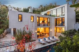 Kendall Jenner Comprou Uma Mansao De Mais De R 20 Milhoes Faca Um Tour Casa Kendall Jenner Casas De Hollywood Casas De Celebridades