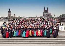 Colonia (released in the united kingdom as the colony) is a 2015 historical thriller film directed by florian gallenberger, produced by benjamin herrmann, written by torsten wenzel and gallenberger, and starring emma watson, daniel brühl, and michael nyqvist. Colombina Colonia E V I Nur Zesamme Sin Mer Fastelovend