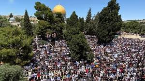 وقت صلاة عيد الفطر محدود بما بعد شروق الشمس بقليل. Oervaqoarumrjm