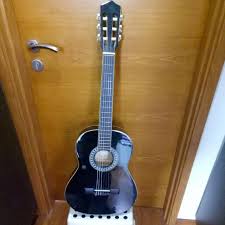 Scabs guitarist guy swinnen reviews zager zad20. Livingstone Student Guitar Babies Kids Babies Kids Fashion On Carousell