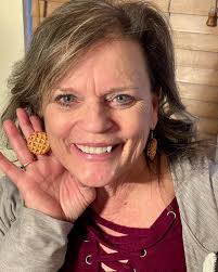 Creator: Leanne Abbasi IG: @Theegingerstitch medium: polymer clay and chalk  pastels description: I made these apple pie earrings for my momma's  birthday (it's her favorite dessert)🥰 I loved them so much that