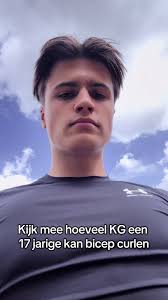 Bicep Curl Record van een 17-Jarige