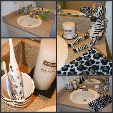 The 600+ items in our african safari decor collection offers exotic wildlife and safari themed home accents featuring giraffes, elephants, leopards, lions rhinos, zebras and tigers. African Bathroom Decor Ideas