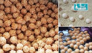 500 gram tepung pulut 1/2 biji kelapa 4 sudu besar gula pasir 1 biji telur biji bijan halus 1 sudu besar esen ros (x letak). Cara Buat Buah Rotan Atau Kuih Peluru Yang Kekal Rangup Kuih Legend Dulu Dulu Port Makan