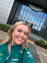 Daisy Beasley's Instagram, Twitter & Facebook