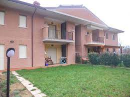 Si compone di ingresso, soggiorno con balcone, cucina abitabile con balcone, 2 ampie camere e 2 bagni. Appartamento Affitto Perugia Cenerente Cerco Casa Umbria