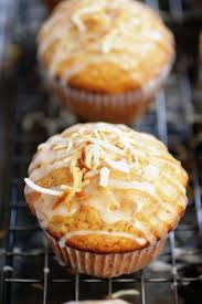 Gastbeitrag Lizet Von Chipa By The Dozen Hat Gerostete Kokosnuss Bananen Muffins Mit Limettensaft Mitgebracht Jenny Is Baking Rezept Backideen Bananen Muffins Dessert Rezepte