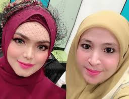 Aku sememangnya dah lama minat kat suara dia dan orangnya sekali. Rumah Tangga Rozi Dengan Abang Siti Nurhaliza Berakhir Dua Tahun Lalu Ramai Tanya Kenapa Tak Letak Gambar Suami Hiburan Mstar