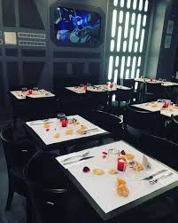 Top 40 Des Restaurants Insolites De Paris Les Plus Originaux Et Atypiques Restaurant Insolite Restaurants Cafe Des Chats