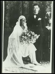 African American Black Actors In Their 40s Asian Black Couples A Photo Of A Japanese Man Marrying A Black Fotografia Vintage Museu Da Imigracao Grandes Fotografos