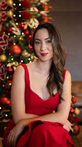 Vocês já se perguntaram por que o vermelho é tão presente no Natal? 🎅 , Além de ser uma cor ligada à superstição e à energia da paixão e coragem, o vermelho tem um simbolismo religioso muito forte, ...