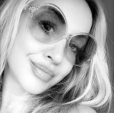 Radioman had something important to say to Adrien Brody earlier today 🧐  Can you guess the secret? #adrienbrody #radioman #nyc #entertainmentnews  #bts