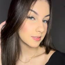 Eduarda Rocha de 21 anos Estudantes do curso de Farmácia estavam na parte  da frente do ônibus quando o coletivo colidiu com outro ônibus na BR-403.  Em respeito à memória das alunas