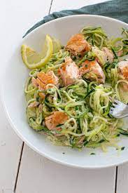 Zoodles In Frischkasesauce Mit Lachs Rezept Lachs Gerichte Nudeln Mit Gemuse Lachs Rezept