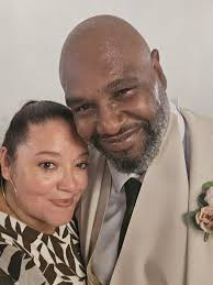 How to make hair look less sweaty in a wedding photo?