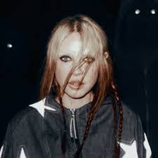 Jes Brown's Instagram, Twitter & Facebook