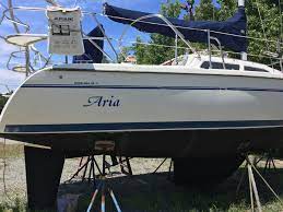 new to the market is a beautiful 2000 catalina 28 mkii aria with low hours on her universal diesel engine less than 600 hours boats for sale catalina dinghy