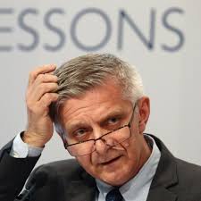 Polish PM says central bank chief didn't break in leaked tape