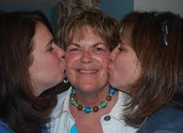 Julie Schauer's Instagram, Twitter & Facebook