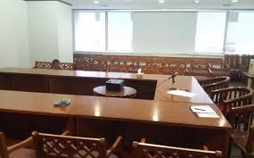 Para ahli ilmu jiwa berpendapat bahwa lokasi fisik atau tata ruang tempat orang bekerja mempuinyai pengaruh terhadap sikapnya.,produktivitasnya dan pergaulamya dengan yang lain. Ruang Kantor Terbuka Membuat Karyawan Malas Berbicara Dan Bekerja Sama Warta Kota