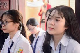 Nguyen Van Cu School Students Pray for University Examination 2020