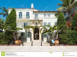 The collaborative venture between gianni versace and gardenia orchidea has generated a proposal in the universe that is the ceramic tile, at once authentic and original. Die Versace Villa Im Sudstrand Miami Redaktionelles Foto Bild Von Stadt Architektur 41105616
