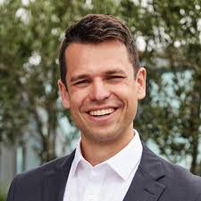 Sylvia Hay (@sylvhnz)