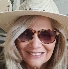 Who do most people use for pest control at Oak Run?