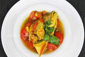 Resep Palumara Ulu Juku Spicy Red Snapper Fish Soup Recipe With Tomato Chilli Tamarind Lemongrass And Turmeric Based Seasoning Tomato Recipes Soup Dish Fish Head Soup