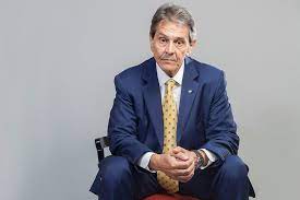 Com a fama conseguida no programa, foi eleito deputado federal nas eleições em 1982. Pgslnbzgdt3cbm