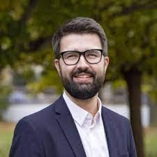 Jan Delong's Instagram, Twitter & Facebook