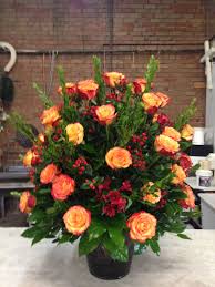 Sunset Rose Foam Arrangement How Lovely Fresh Flowers Arrangements Rose Flower Arrangements Church Flower Arrangements