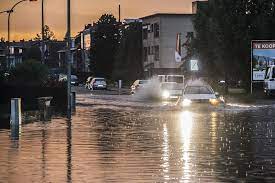 Door een waterlek zijn er verschillende verdiepen aangetast. Carrefour Turnhout Blijft Dicht Door Wateroverlast Turnhout Gazet Van Antwerpen Mobile
