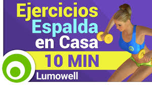 Los ejercicios con mancuerna para la espalda trabajan los dorsales inferiores y superiores así como también los músculos lumbares. Ejercicios Para La Espalda En Casa Para Mujeres Youtube