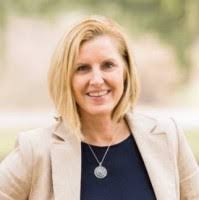 Leslie Ribeiro's Instagram, Twitter & Facebook