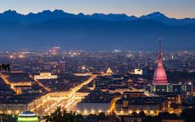 Nell'anno in cui si celebrano i 700 anni della scomparsa di dante, i 160 dell'unità d'italia e i 90 della maglia rosa, il giro elettrico 2021 comincerà con una prima settimana esaltante. Giro D Italia 2021 A Torino Info Percorso E Deviazioni Della Tappa Sotto La Mole 8 Maggio 2021 Torino