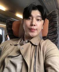 Hello friends, this is my new account. My old account was hacked after I  lost my phone. Please ignore all messages from my old account. Stay tuned  here. Thank you for your