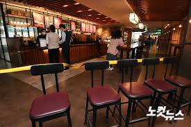 다만 거리두기 3단계 조치는 방역과 의료역량이 적질히. Xjv5pz1i5ztexm