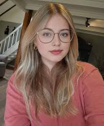 I'm from ireland ..I'm looking for a good partner for me, I don't care  about your finances, I have a business, the most important thing is to be  loyal💕.Contact me here 👇