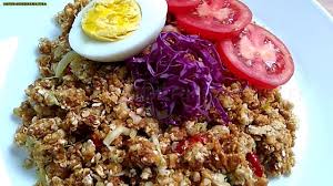Menu berupa olahan nasi yang digoreng dengan bumbu rempah ini mempunyai berbagai rasa dan toping. Resep Nasi Goreng Oatmeal Sarapan Sehat Menu Diet Sehat Youtube