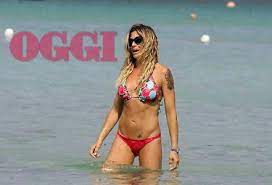 I medici consigliano assoluto riposo e. Maddalena Corvaglia Bikini Da Urlo E Sorpresa Ad Alto Tasso Erotico Proprio Sopra Agli Slip Libero Quotidiano