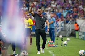 Jair Ventura celebra vantagem do Vitória em final contra o Fortaleza e elogia: 