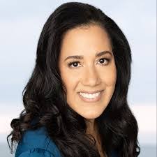 Lauren Dion's Instagram, Twitter & Facebook