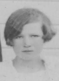 Konfirmasjonsbildet tatt i 1927, nr 1 er Petra Pedersen og nr 2 er Gunvor  Marie Krane. Desverre vet jeg ikke hvem de andre er.