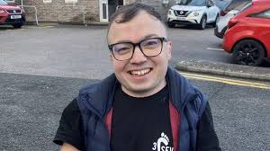 Afresymol' cau canolfan anabledd yn Sir Ddinbych