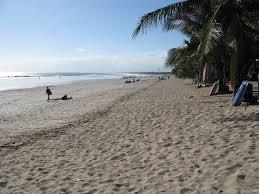 Stretching north from kuta, legian offers the same easy access to shops and bars but a slightly more relaxed and less chaotic feeling. Datei Legian Beach Jpg Reisefuhrer Auf Wikivoyage