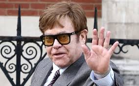 Lý do Elton John chỉ trích việc hợp pháp hóa cần sa