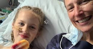 Kirsten Saunders's Instagram, Twitter & Facebook